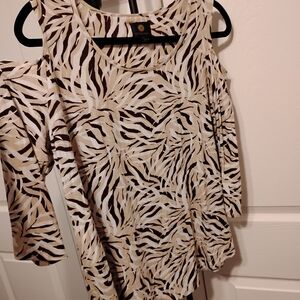 JM Collection Cream Cold Shoulder Top Size LP